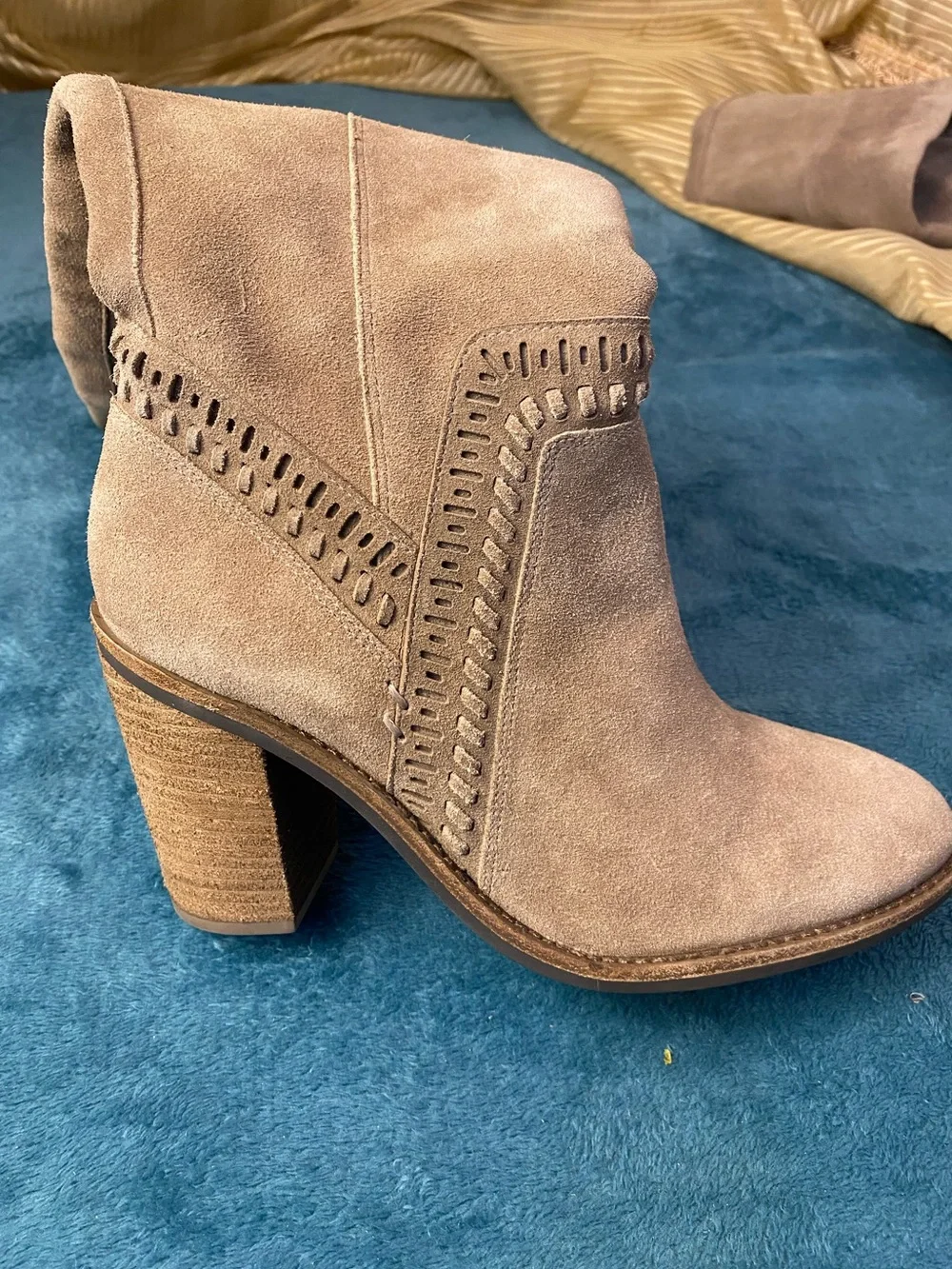 VINCE CAMUTO Tan Suede Leather Over-the-Knee 4” Heel Boots, 9, zipper, elastic